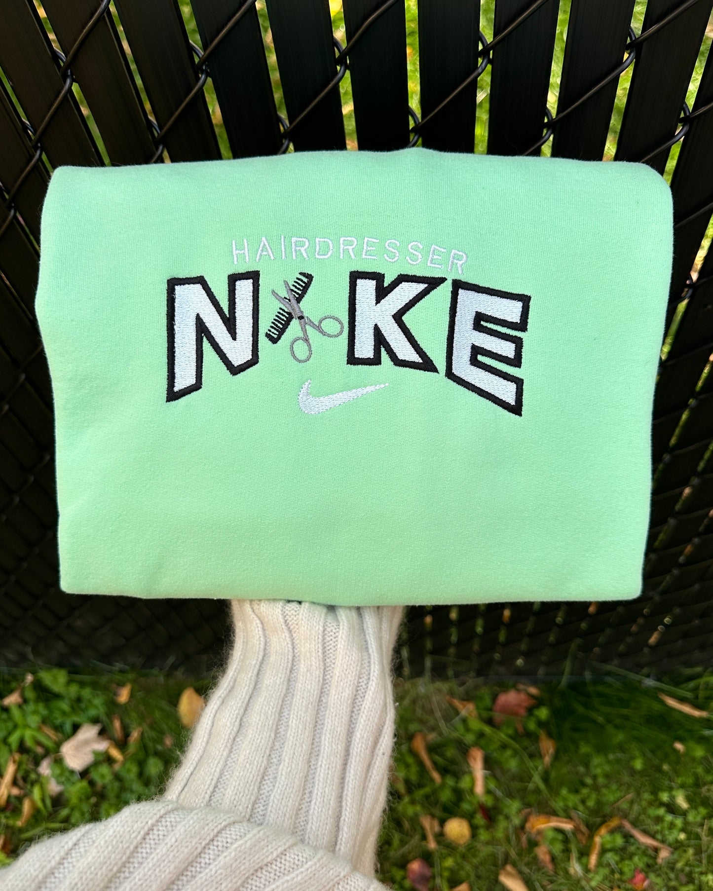 HAIRDRESSER ( coiffeur(se) )