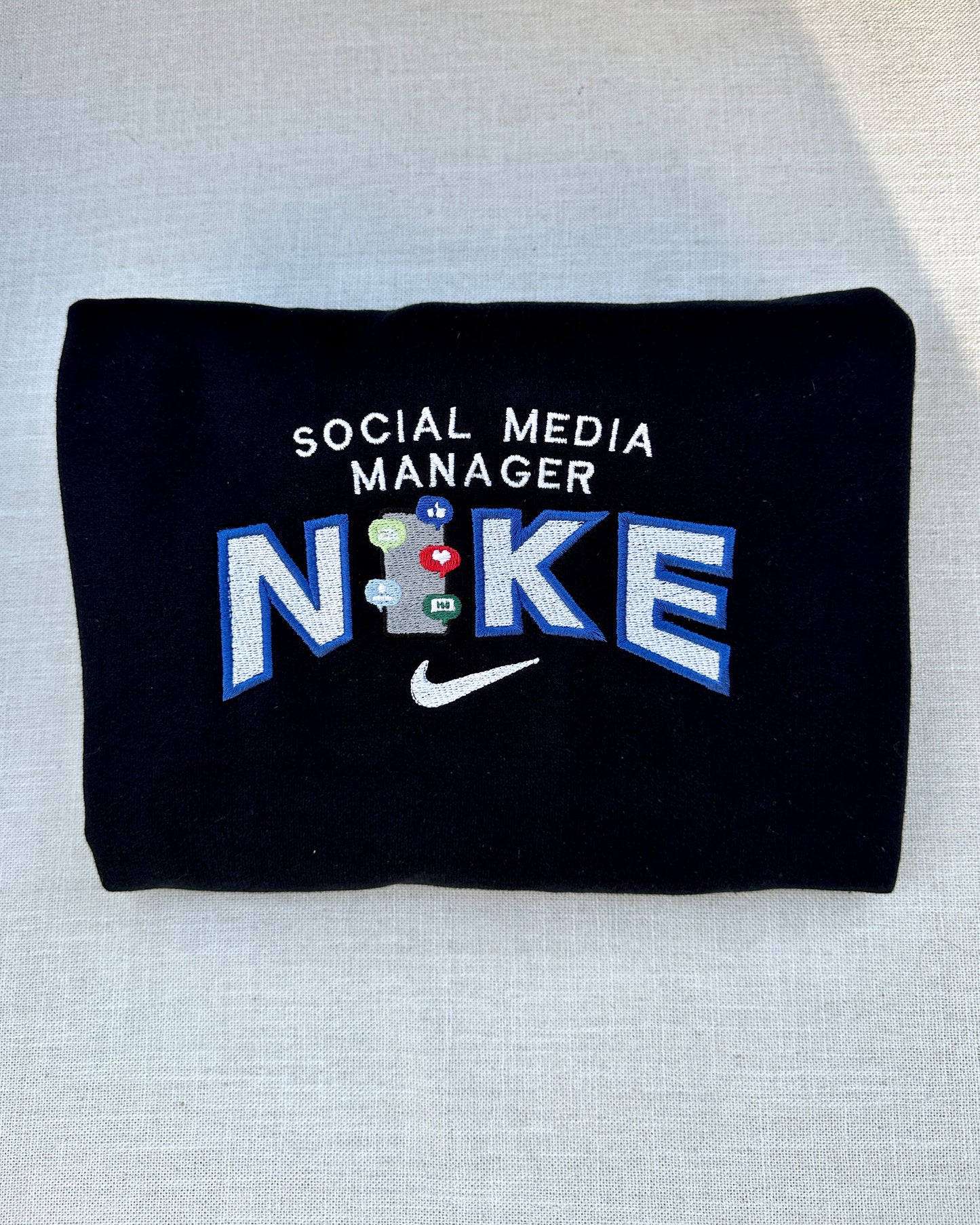 SOCIAL MEDIA MANAGER ( gestionnaire de réseaux sociaux )